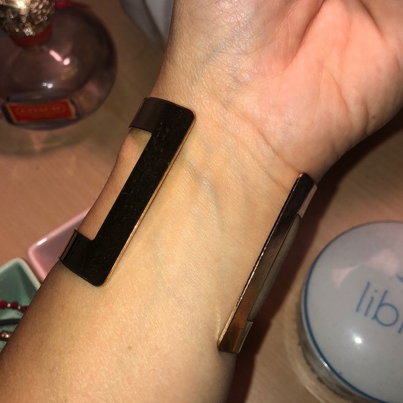 H&M Gold Open Cuff Bracelet - Picture 2 of 7